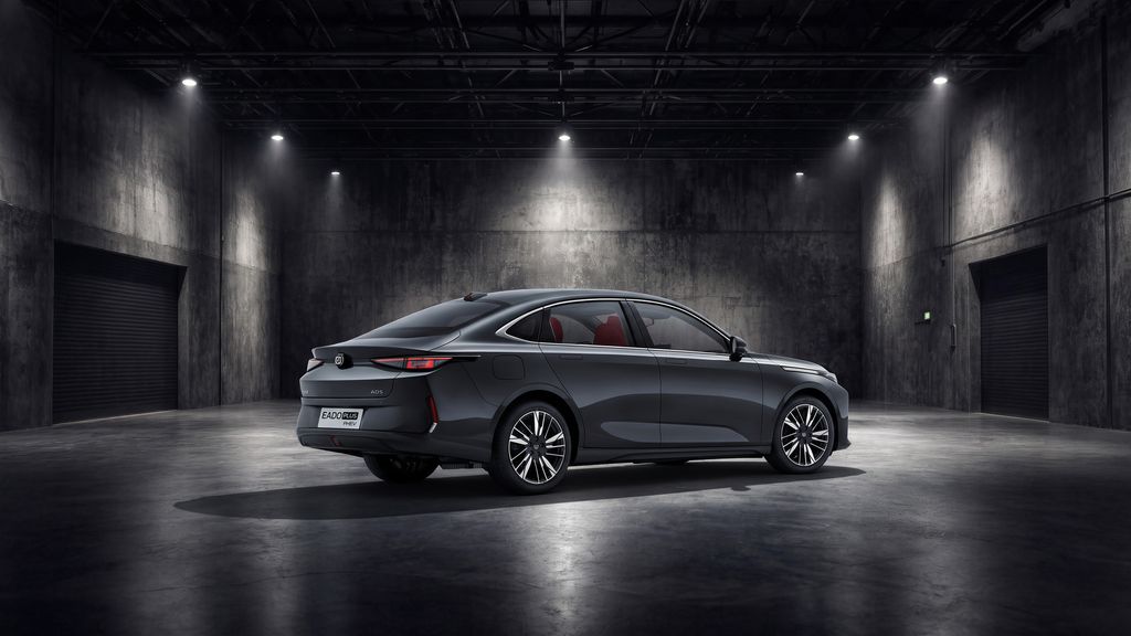 Changan EADO Plus PHEV — interior y equipamiento
