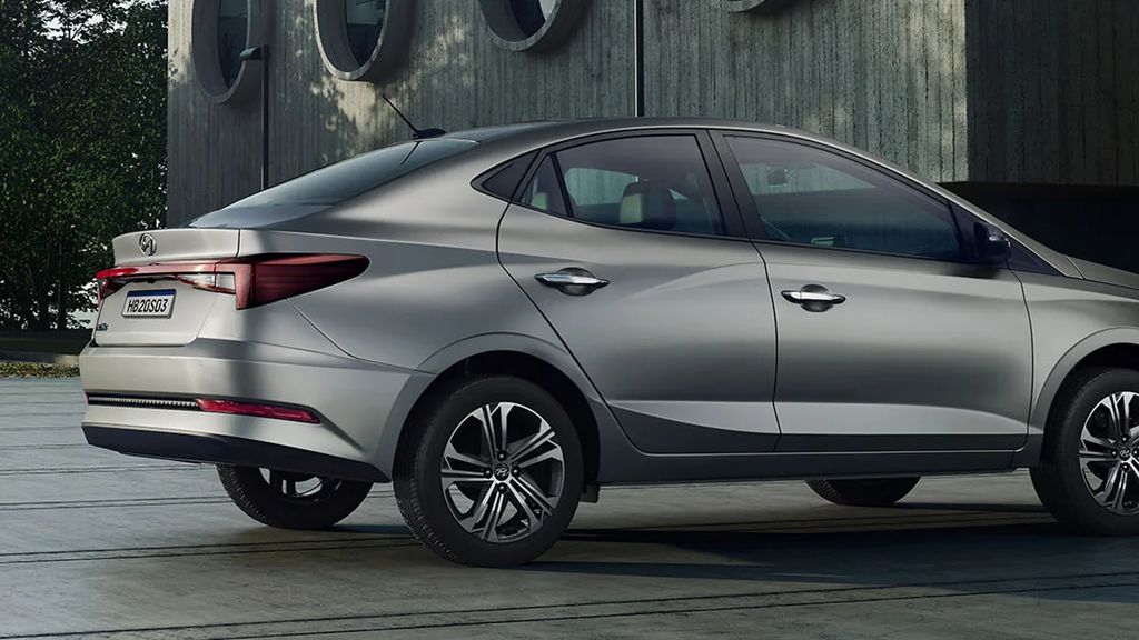 Hyundai HB20s — interior y equipamiento